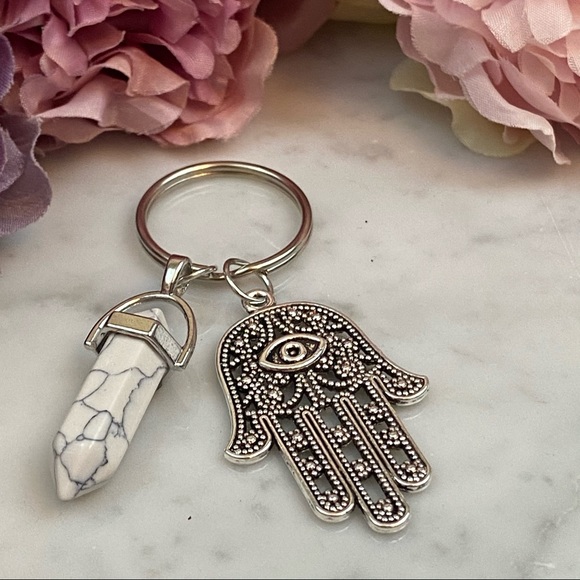 Natural Howlite Quartz Stone Hamsa Hand Keychain - Picture 5 of 12